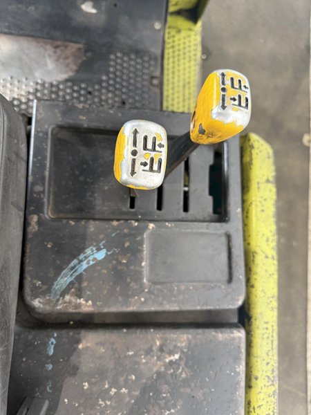 4,200 LB. CLARK GCS25MB FORKLIFT. STOCK # 0237925