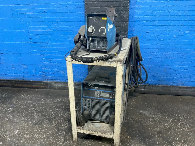 MILLER 450 A WELDER   -  INVISION 456MP