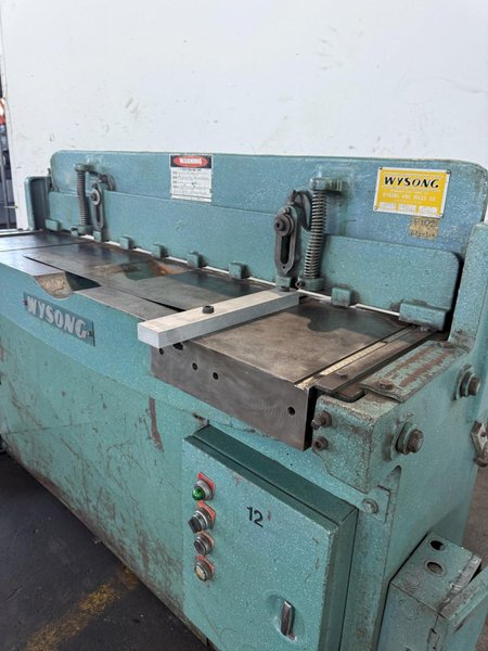 52" x 16GA WYSONG MODEL H52 HYDRAULIC SHEAR. STOCK # 1004224.