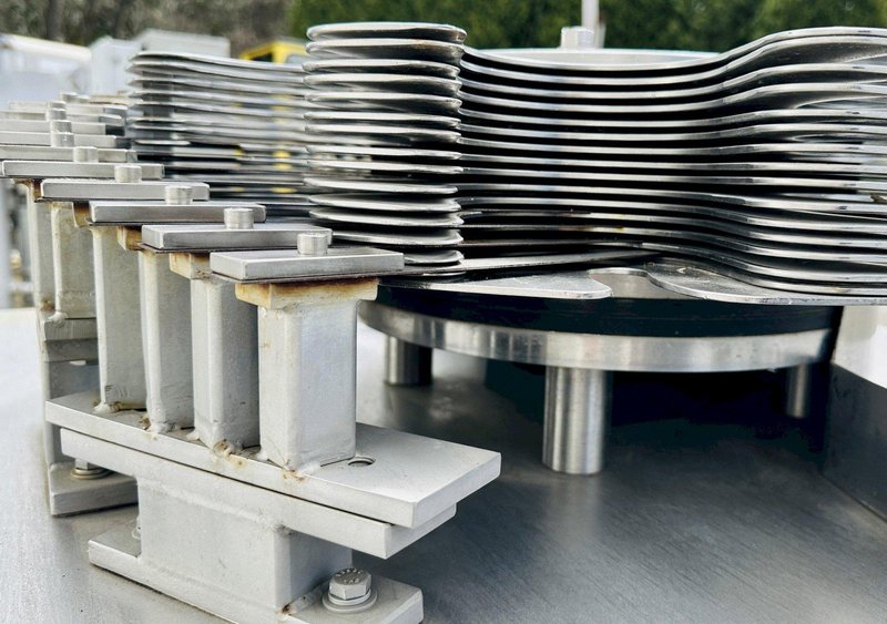 Urschel Laboratories Inc.  |  10 Station Semi-Automatic Rotating Onion Slicer