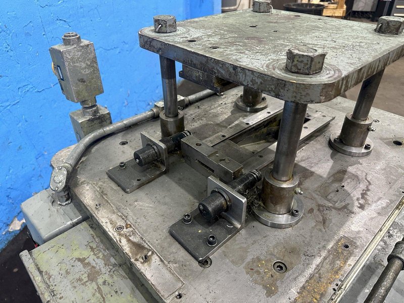 8 TON MAPLEWOOD 4 POST CUTOFF PRESS: STOCK #77508