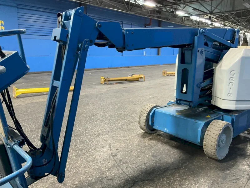 GENIE 34’ PLATFORM HEIGHT / 22’ HORIZONTAL OUTREACH ARTICULATING BOOM LIFT  -  Z-34/22N