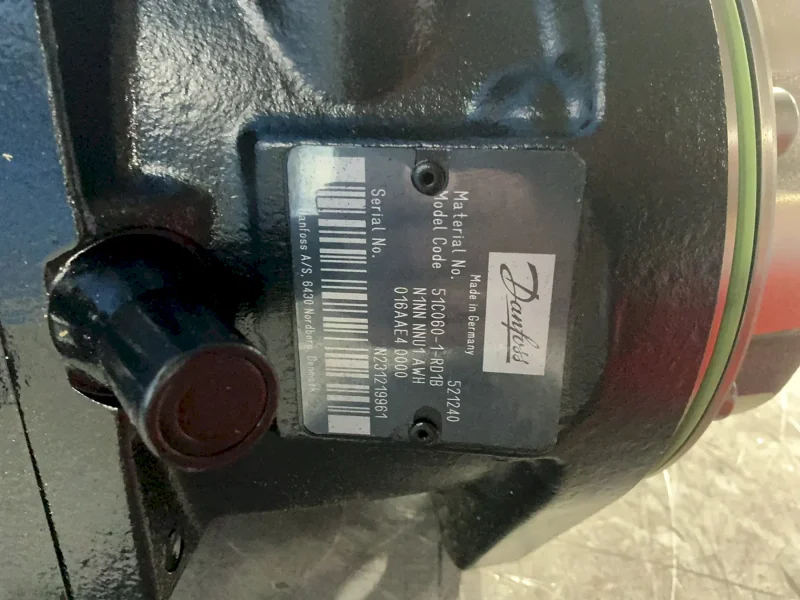 DANFOSS MOTOR TRACK DRIVE  -  51C060-1-RD1B