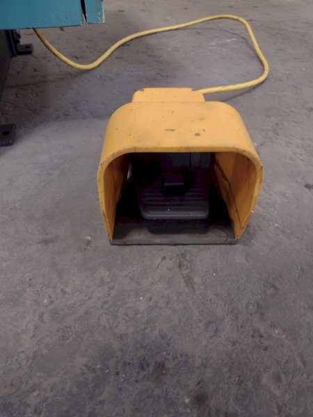 10&quot; X 10&quot; X 3/16 UNIPUNCH MODEL COMACA CH 260 HYDRAULIC ANGLE NOTCHER: STOCK 17381