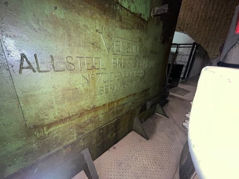 700 TON VERSON 700-HD-2-144T HYDRAULIC PRESS STOCK# 3992