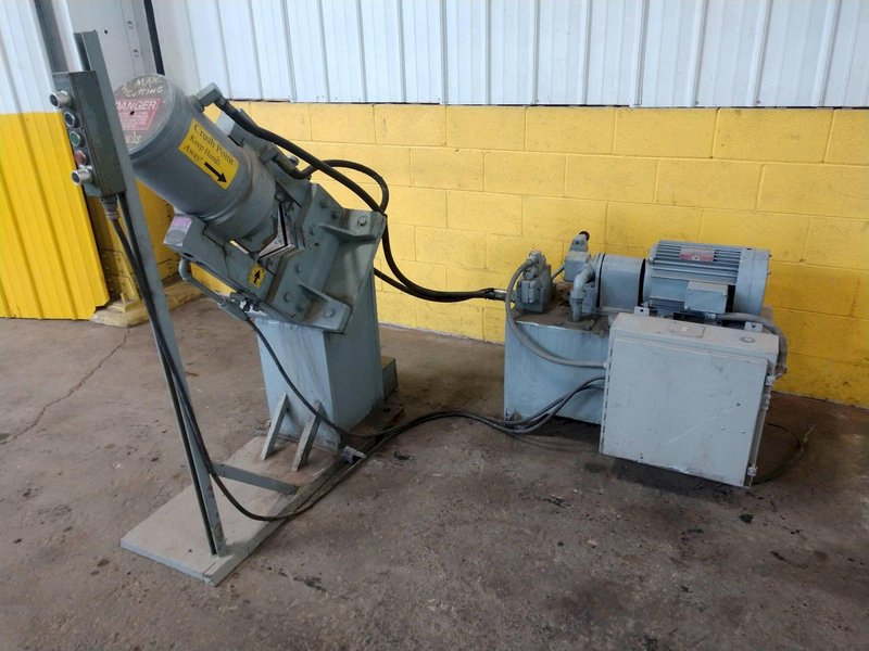 6" X 6" X 1/2" WHITNEY MODEL 609-250 HYDRAULIC ANGLE SHEAR