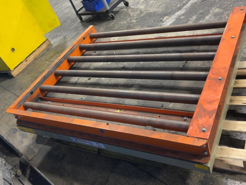 SOUTHWORTH 2000 LBS POWERED ROLLER CONVEYOR LIFT TABLE