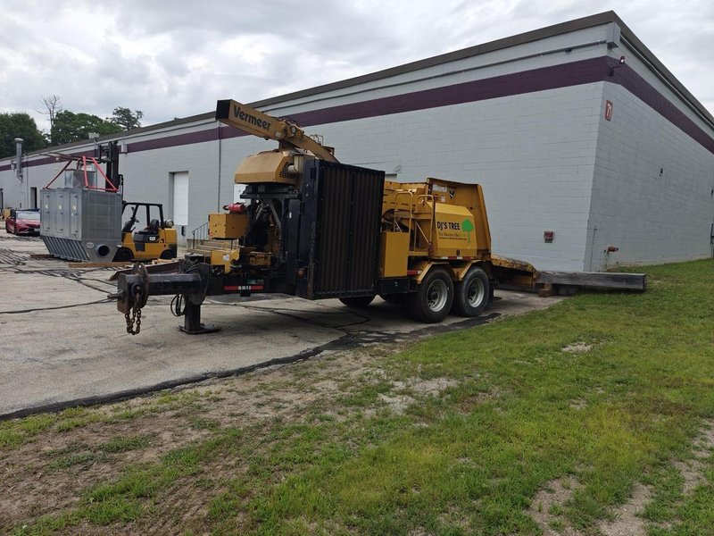Vermeer WC2300XL Whole Tree Chipper, 2022 – 440 HP CAT C13, 23” Capacity, Towable Forestry Wood Chipper