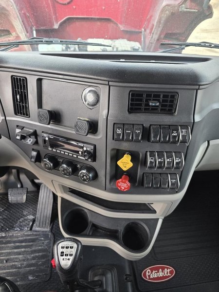 2022 Peterbilt 567 804181