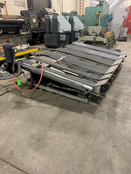 USED MET-FAB 3/8 X 10 SHEAR CONVEYOR WITH PNEUMATIC SHEET SUPPORTS
