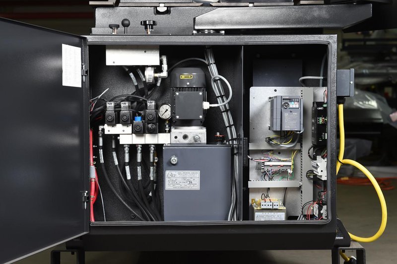 NEW - 22"H x 18"W HYD-MECH VW-18 VERTICAL TILT FRAME BAND SAW