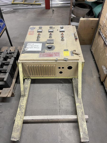 Thermtronix model lsf900 900# stationary melting furnace s/n 961316 with lid and controls