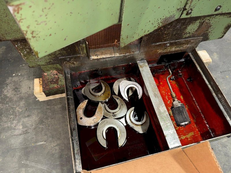 1/8" Carlo Salvi Model RF/SV High Speed DSSD Semi Tubular Rivet Header