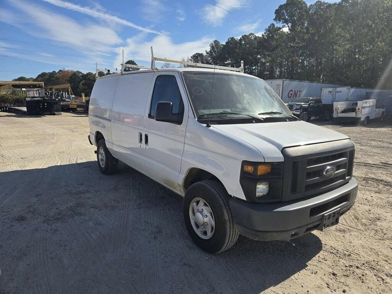 Ford Econoline E-350 Cargo Van, 2013 – 5.4L V8 Commercial Work Van