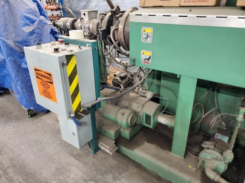 Welex 2.5 24:1 RHNV Extruder, 1992 – 2.5″ Screw, Air-Cooled Barrel