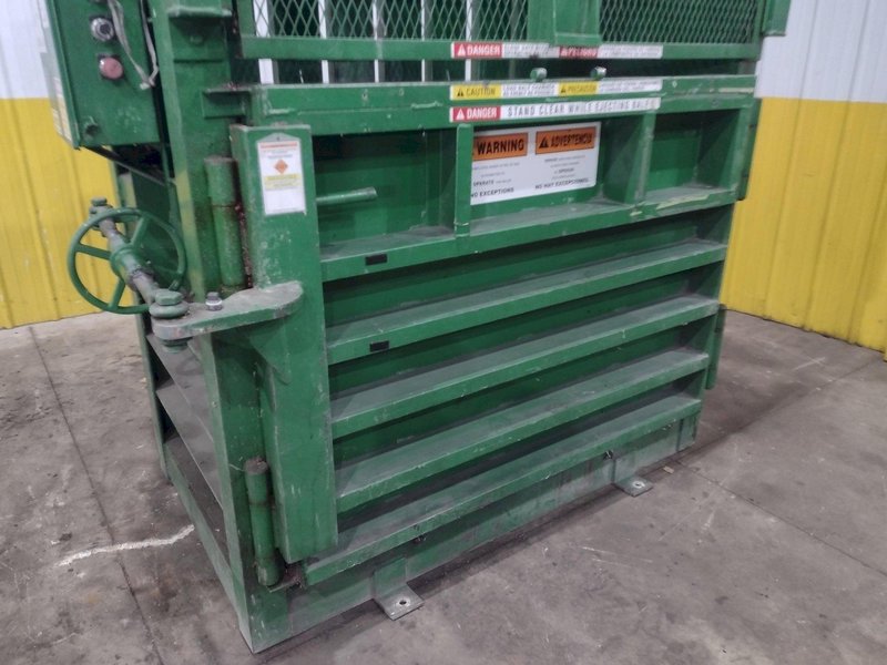 30" X 48" PTR MODEL #3400HD HYDRAULIC VERTICAL BALER: YOBRO #25712