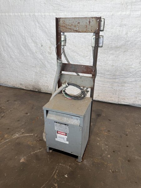 25 kVA SQUARE D TRANSFORMER. STOCK # 0672425