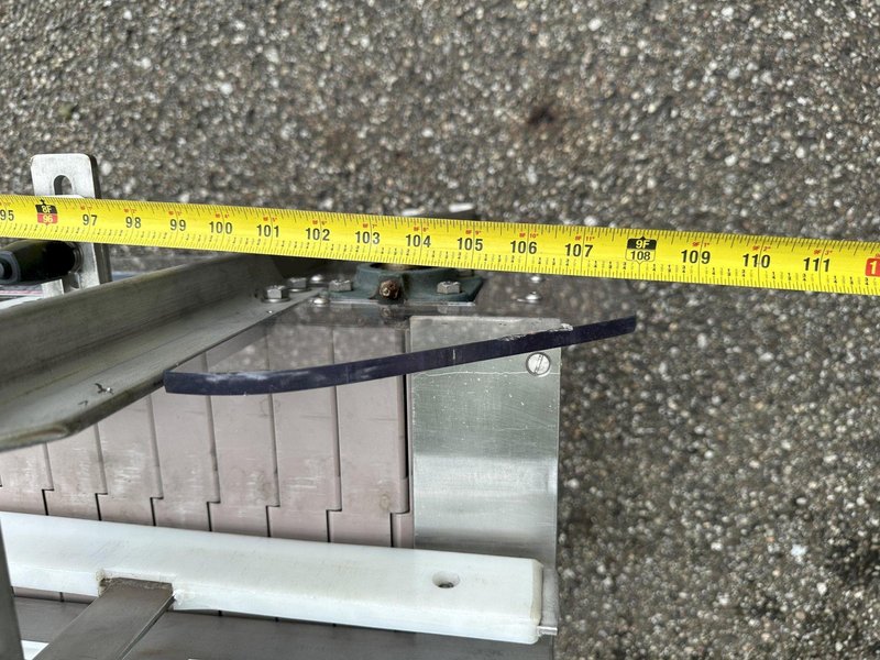 9' Smooth Top Belt Conveyor W Laner &amp; 15" Accumulation Disc
