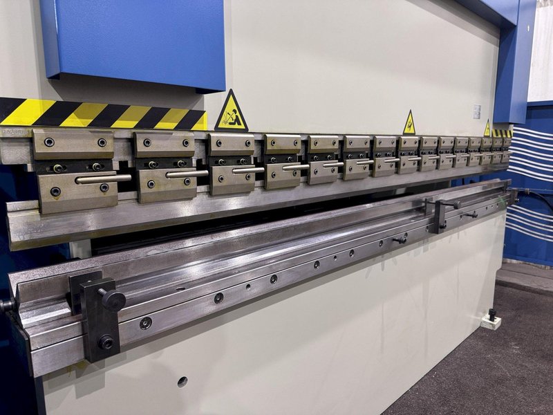 140 TON X 10'5" BAILEIGH HYDRAULIC BRAKES PRESS: STOCK #81111