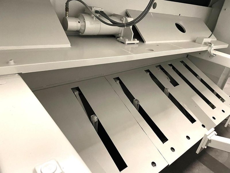 LVD - IST 3100 x 6 mm CNC