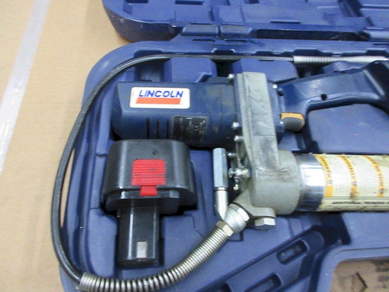 Lincloln 12V Cordless Power Grease Gun and Manual Grease Gun- Auction Item