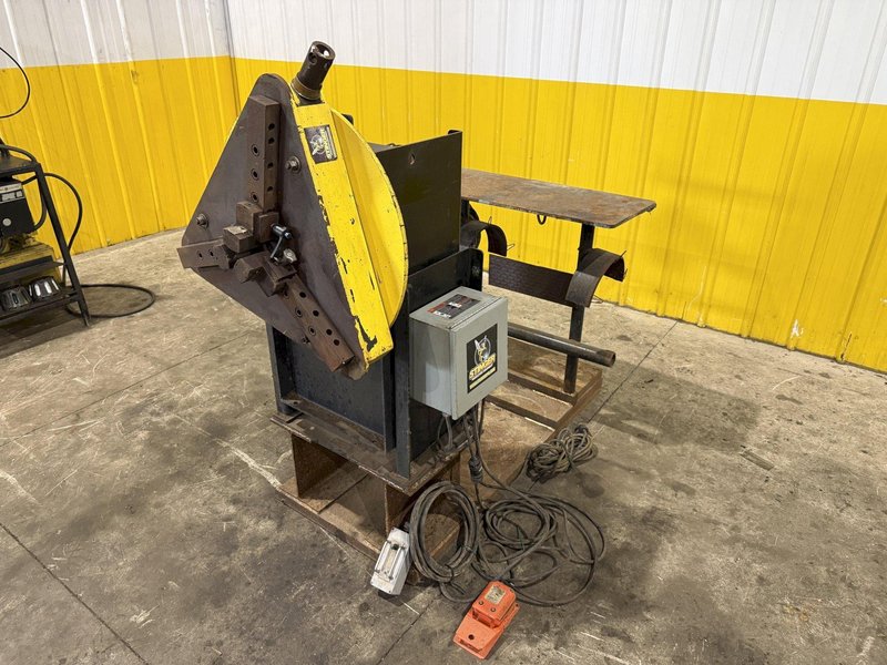 1,250 LB STINGER MODEL #P-1250 PIPE WELDING POSITIONER WITH 30" GRIPPER CHUCK: YOBRO #25216