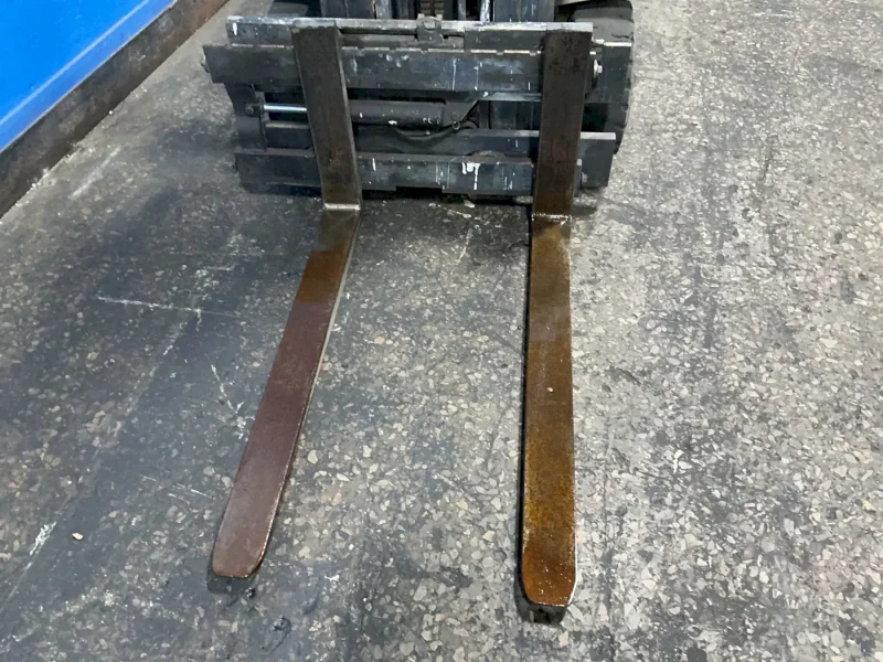 CLARK EQUIPMENT 2350 LBS ELECTRIC FORKLIFT  -  TM12