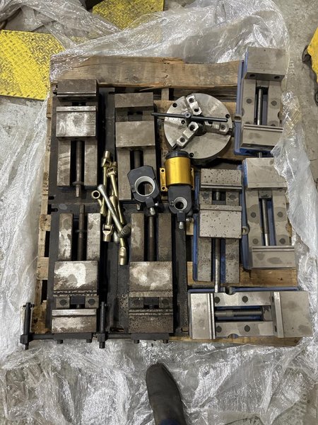 Hyundai Wia KF5600II VMC, 2022 – Under Power, Tooling Included, 113 Hours