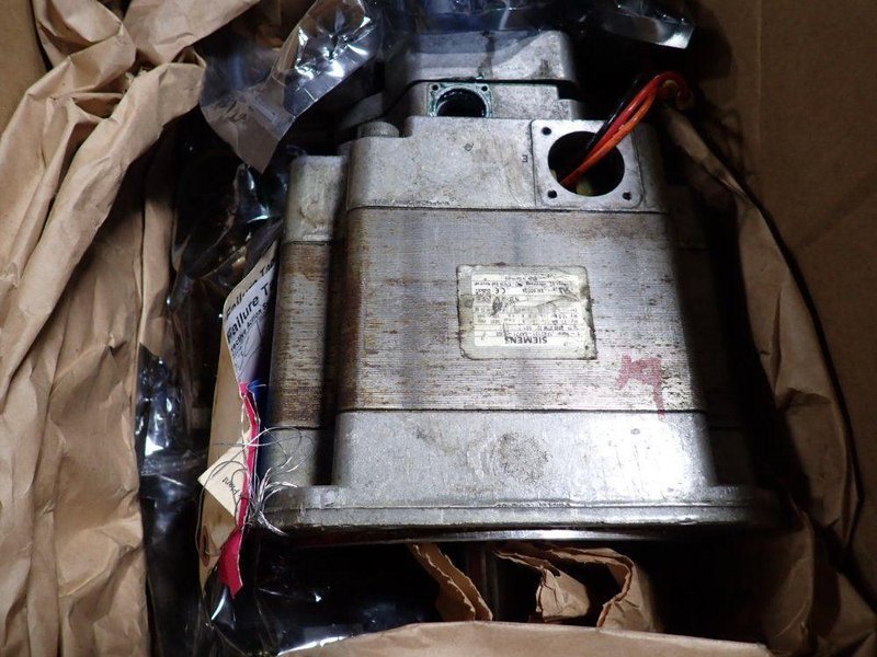 SIEMENS 5000 RPM SERVO MOTOR  -  1FK7101-5AF71-1DGO