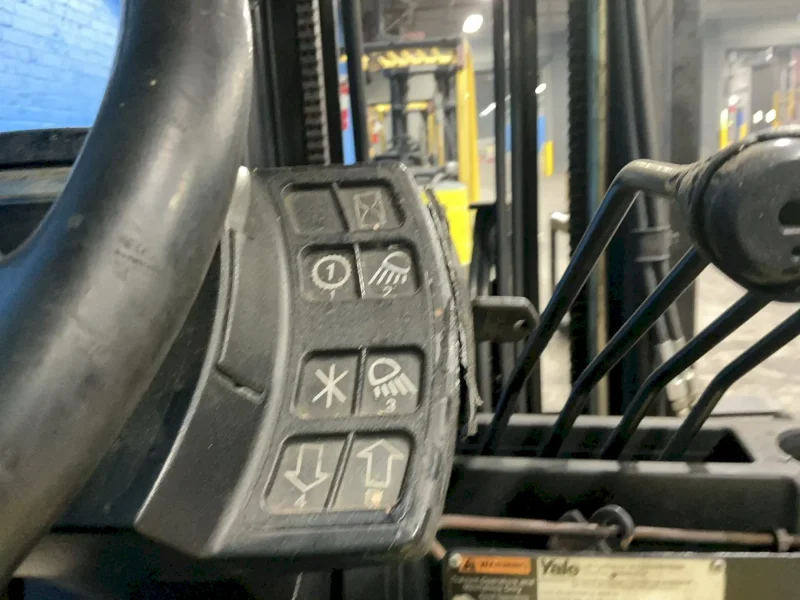 YALE 4550 LBS PROPANE FORKLIFT  -  GLC050VXNVSE085
