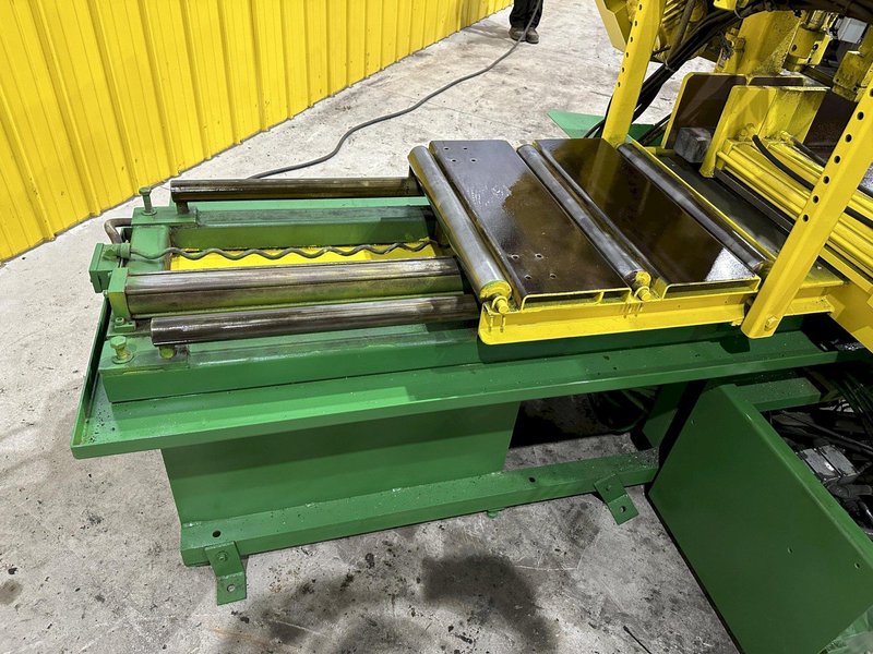 10" X 17" WF WELLS MODEL #W-10-2U AUTOMATIC HORIZONTAL DUAL POST BAND SAW: STOCK #21759