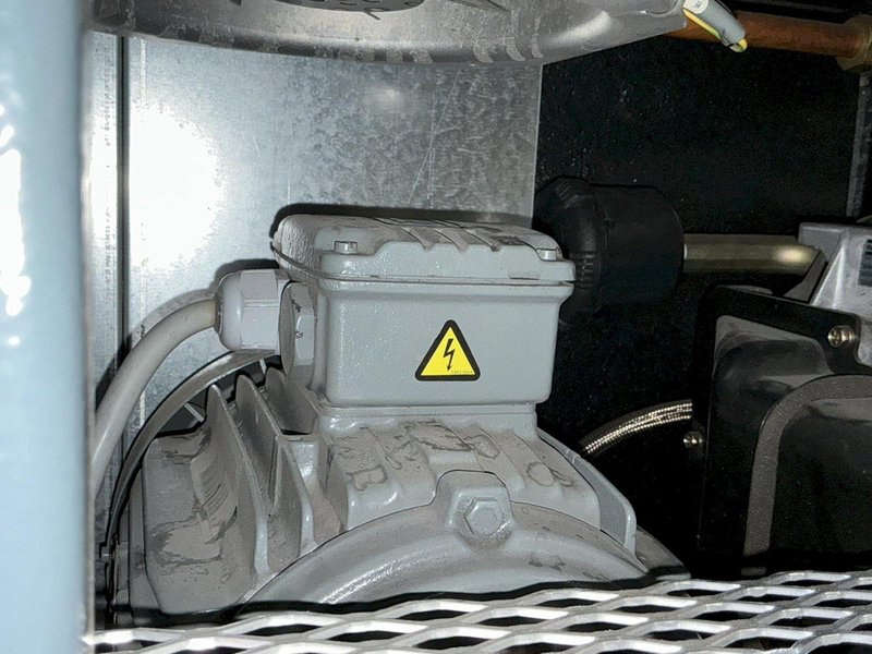 2005 20 HP ATLAS COPCO MODEL #SF15 ROTARY SCREW AIR COMPRESSOR : YOBRO #25157