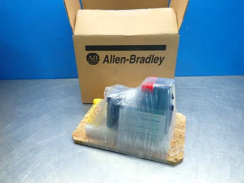 ALLEN BRADLEY MP-SERIES AC SERVO MOTOR  -  MPL-B320P-HK72AA