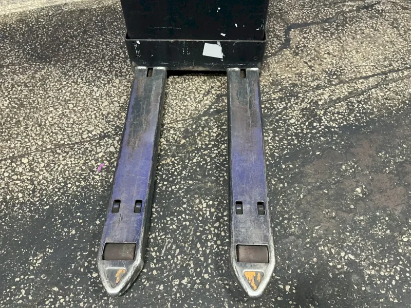 CROWN 4500 LBS ELECTRIC PALLET JACK  -  WP3035-45