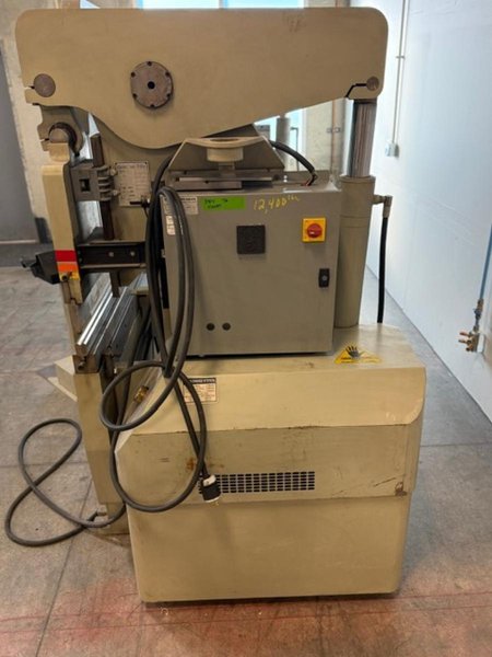 1997 Accurpress 710010 Hydraulic Press Brake (#5901)