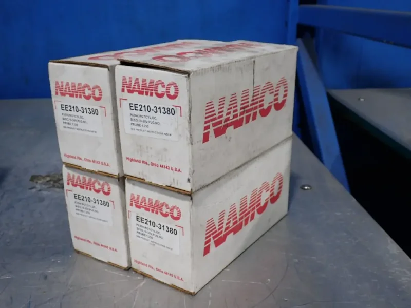 NAMCO CONTROLS 3000 PSI CYLINDICATOR PROXIMITY SENSORS  -  EE210-31380