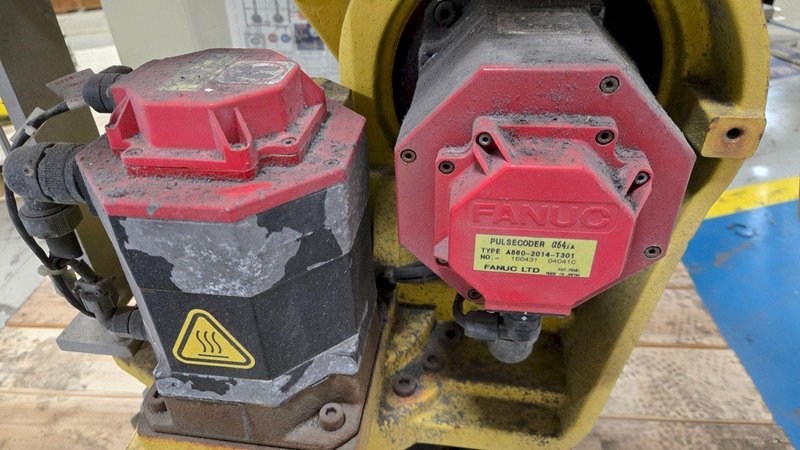 FANUC M-16IB/20 + R-J3IB ROBOT ARM AND CONTROL PANEL USED