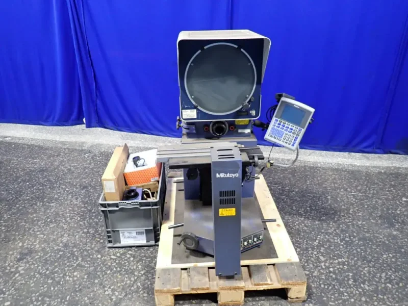 MITUTOYO OPTICAL COMPARATOR  -  PH-3500