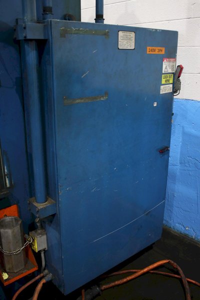 135 TON X 8' CINCINNATI MDL 135FMII HYDRAULIC PRESS BRAKE: STOCK #75067