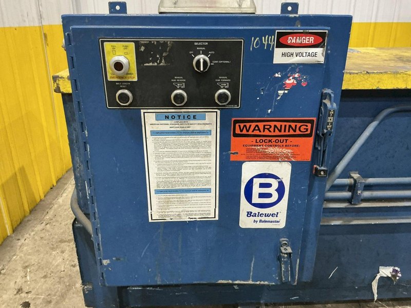 30" X 36" X 72" BALEMASTER CLOSED DOOR HORIZONTAL HYDRAULIC BALER: YOBRO #24585