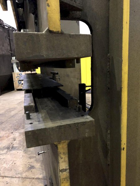 30 TON X 10' HTC MODEL #830GS HYDRAULIC PRESS FLANGED BED PUNCH BRAKE: STOCK 16953