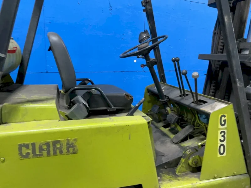 CLARK 4075 LBS GAS FORKLIFT  -  C500-100