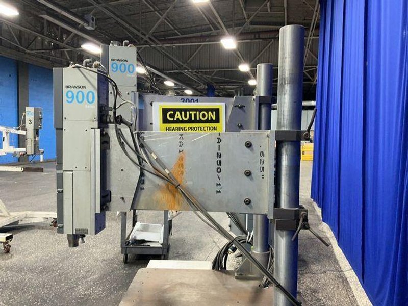 BRANSON 23” X 32” 2 HEAD ULTRASONIC WELDER