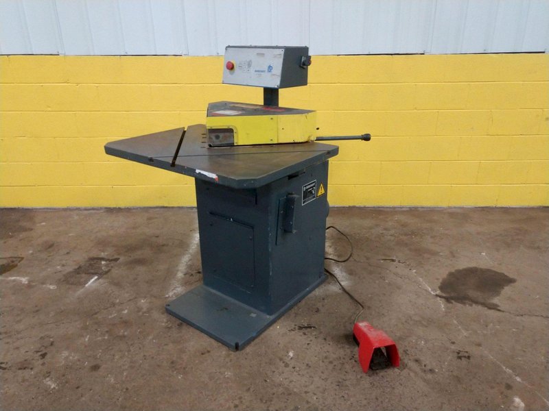 8-7/8&quot; x 8-7/8&quot; x 1/4&quot; BOSCHERT LB12 HYDRAULIC NOTCHER: STOCK #12538