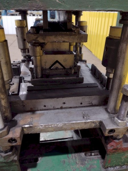 7 TON AIRAM PNEUMATIC CUTOFF PRESS: STOCK #19532