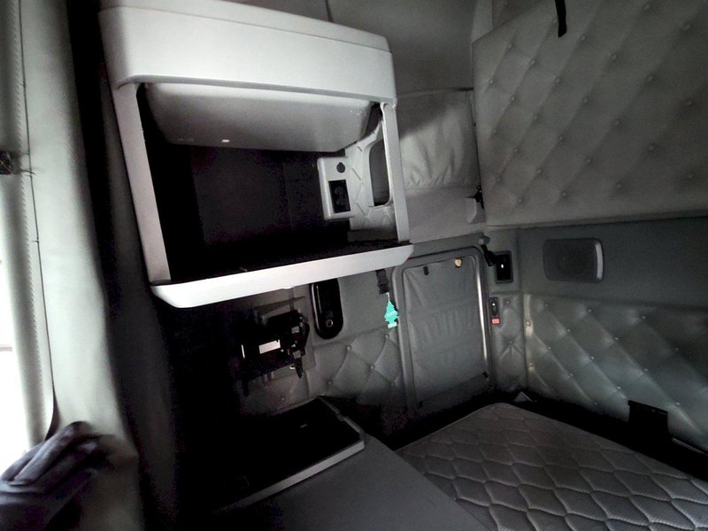 Kenworth T680 Sleeper Truck, 2016 – Paccar MX-13, Eaton Auto