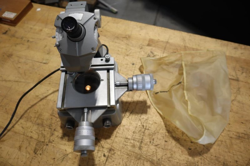 Mitutoyo ToolMakers Microscope, 2X Lens, 15X Eyepiece Lens, Micrometer Stage Adjusts, Illumination- Auction Item