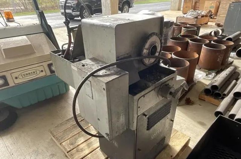 OSTER MODEL #702 PIPE THREADER: YOBRO #24575