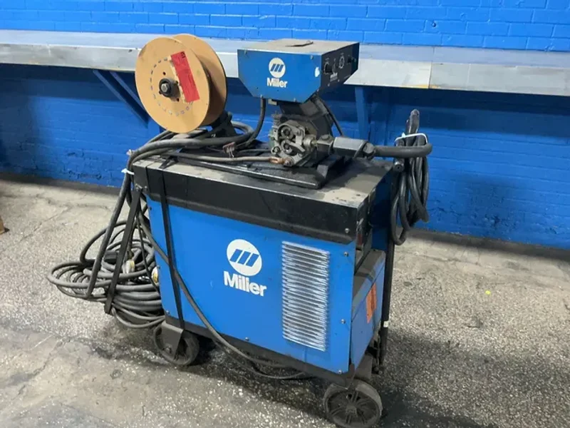 Miller 300 Amps Welder W/feeder - Cp-300