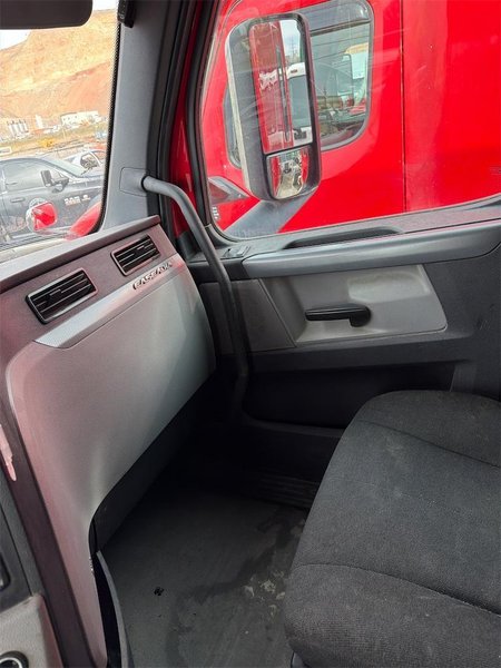 2020 Freightliner Cascadia 1FUJHHDV4LLLC1676